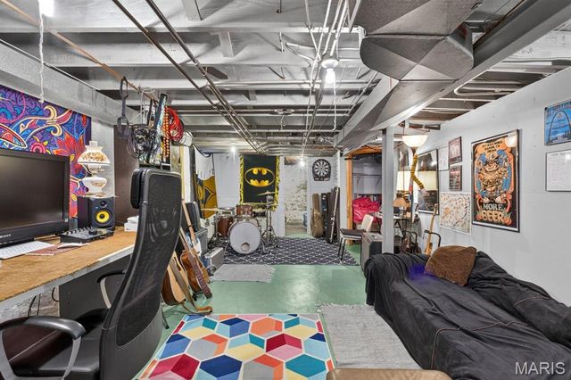 5300 Chippewa Street, St Louis, MO 63109