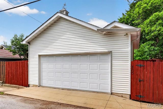 5300 Chippewa Street, St Louis, MO 63109