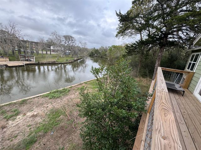 615 Shady Oaks Harbor, Alvin, TX 77511