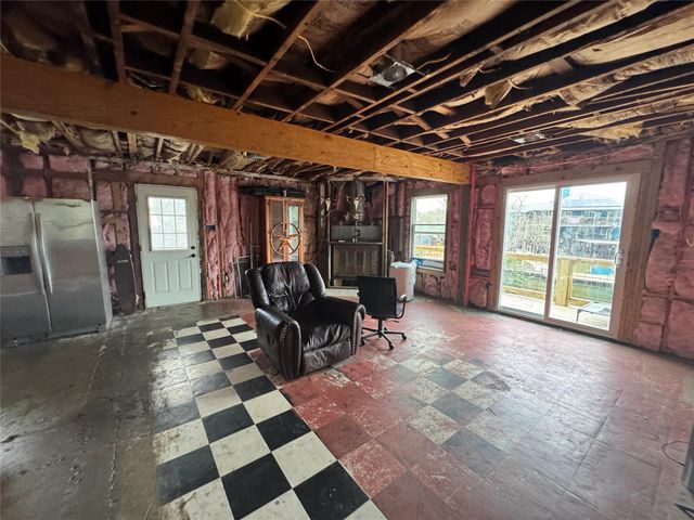 615 Shady Oaks Harbor, Alvin, TX 77511