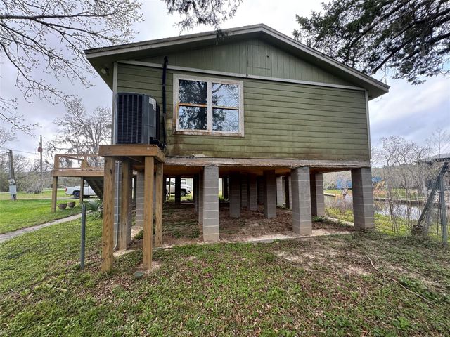 615 Shady Oaks Harbor, Alvin, TX 77511