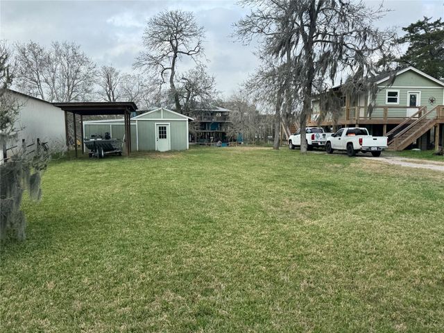 615 Shady Oaks Harbor, Alvin, TX 77511