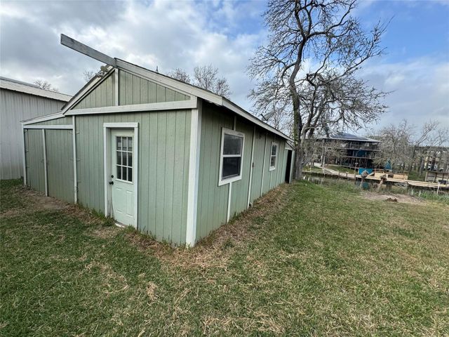 615 Shady Oaks Harbor, Alvin, TX 77511