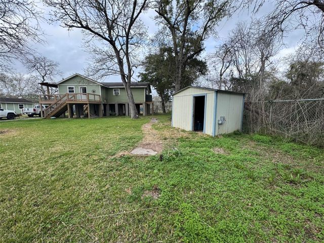 615 Shady Oaks Harbor, Alvin, TX 77511