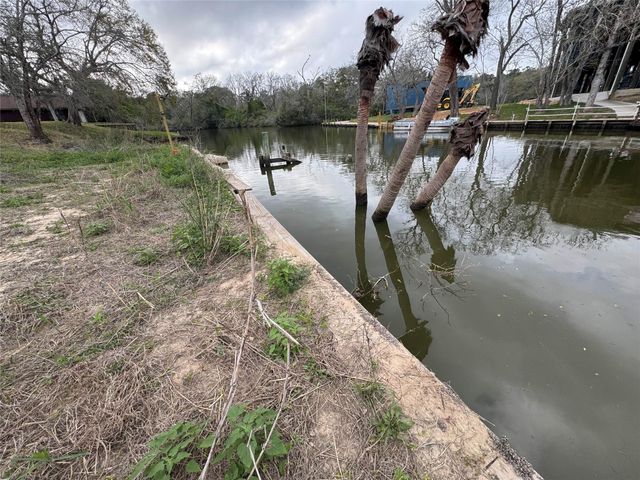 615 Shady Oaks Harbor, Alvin, TX 77511