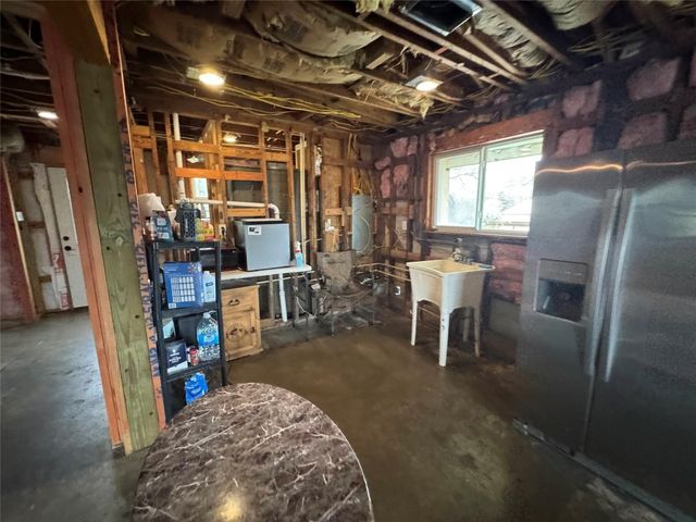 615 Shady Oaks Harbor, Alvin, TX 77511