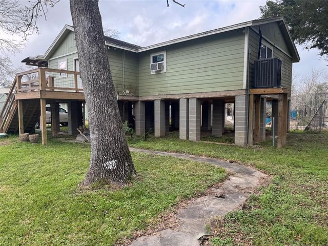 615 Shady Oaks Harbor, Alvin, TX 77511