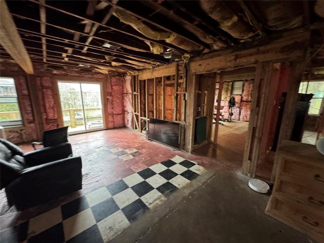 615 Shady Oaks Harbor, Alvin, TX 77511