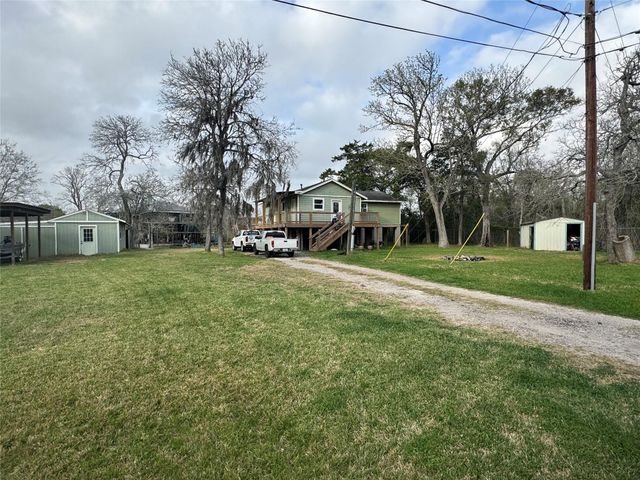 615 Shady Oaks Harbor, Alvin, TX 77511