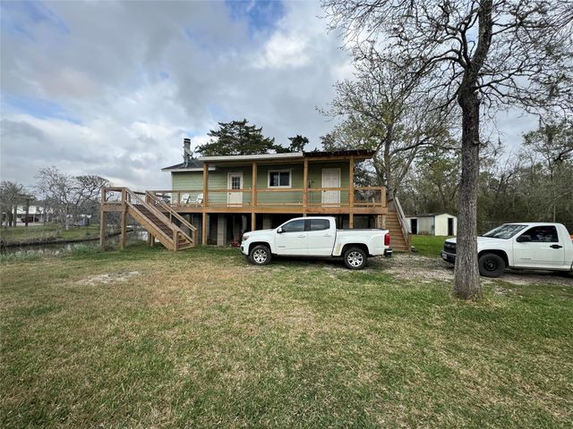 615 Shady Oaks Harbor, Alvin, TX 77511