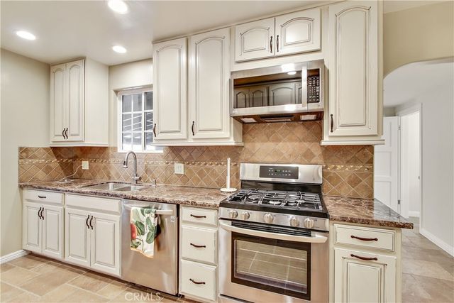 5923 Jumilla Avenue, Woodland Hills, CA 91367