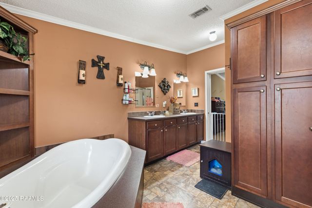 7713 Fred Romero Road, New Iberia, LA 70560