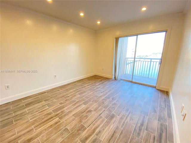 17051 NE 35th Ave 208, North Miami Beach, FL 33160