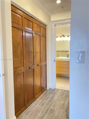 17051 NE 35th Ave 208, North Miami Beach, FL 33160