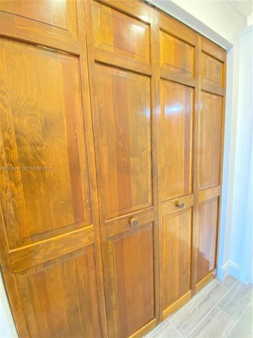 17051 NE 35th Ave 208, North Miami Beach, FL 33160