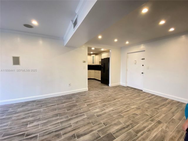 17051 NE 35th Ave 208, North Miami Beach, FL 33160