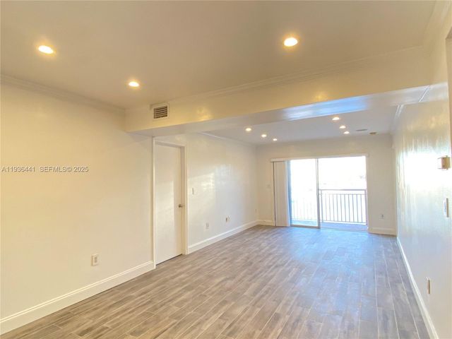 17051 NE 35th Ave 208, North Miami Beach, FL 33160