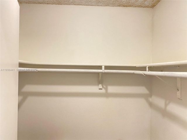 17051 NE 35th Ave 208, North Miami Beach, FL 33160