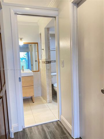 17051 NE 35th Ave 208, North Miami Beach, FL 33160