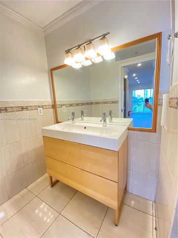 17051 NE 35th Ave 208, North Miami Beach, FL 33160