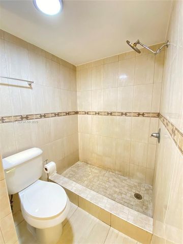 17051 NE 35th Ave 208, North Miami Beach, FL 33160