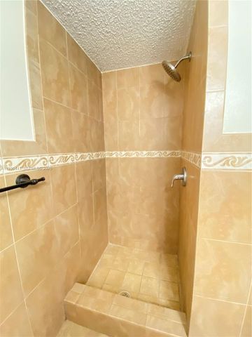 17051 NE 35th Ave 208, North Miami Beach, FL 33160