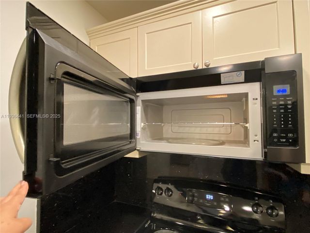 17051 NE 35th Ave 208, North Miami Beach, FL 33160