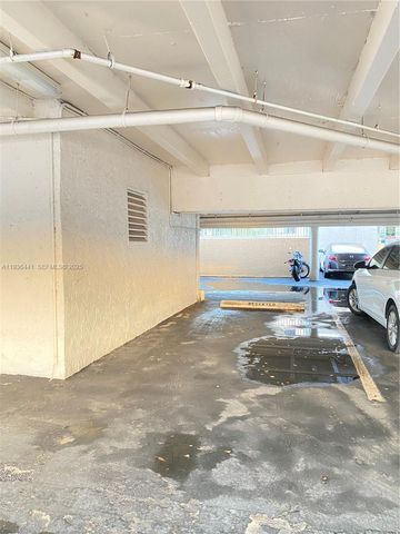 17051 NE 35th Ave 208, North Miami Beach, FL 33160