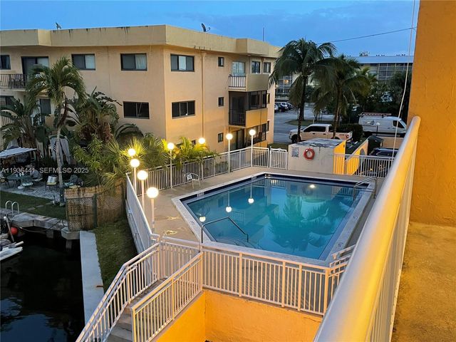 17051 NE 35th Ave 208, North Miami Beach, FL 33160