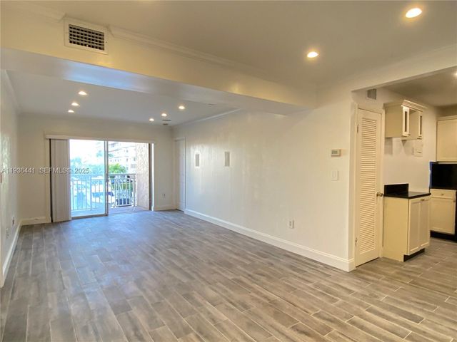 17051 NE 35th Ave 208, North Miami Beach, FL 33160