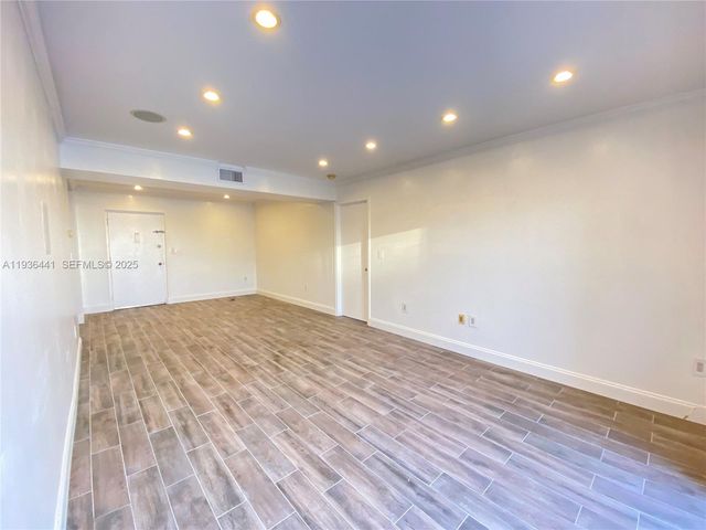 17051 NE 35th Ave 208, North Miami Beach, FL 33160