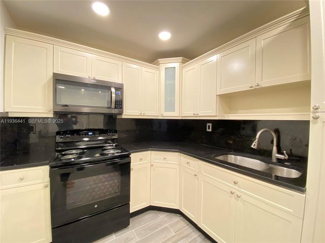 17051 NE 35th Ave 208, North Miami Beach, FL 33160