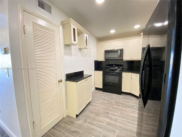 17051 NE 35th Ave 208, North Miami Beach, FL 33160