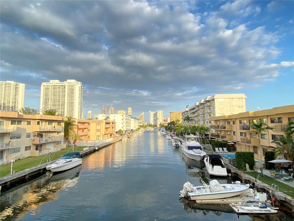 17051 NE 35th Ave 208, North Miami Beach, FL 33160