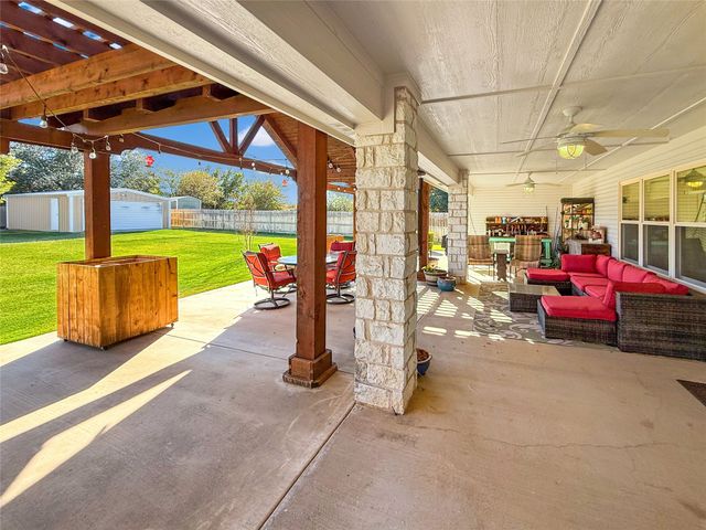617 Parker Lane, Granbury, TX 76048