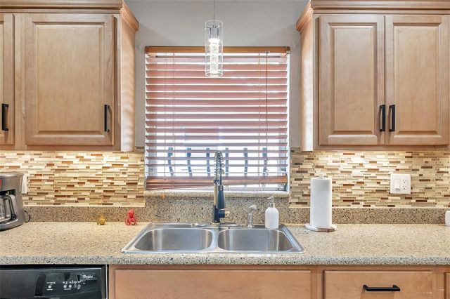 717 CAROLINA AVENUE, Tarpon Springs, FL 34689