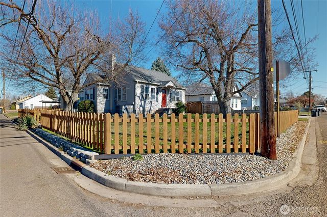 405 SE 8th Street, College Place, WA 99324