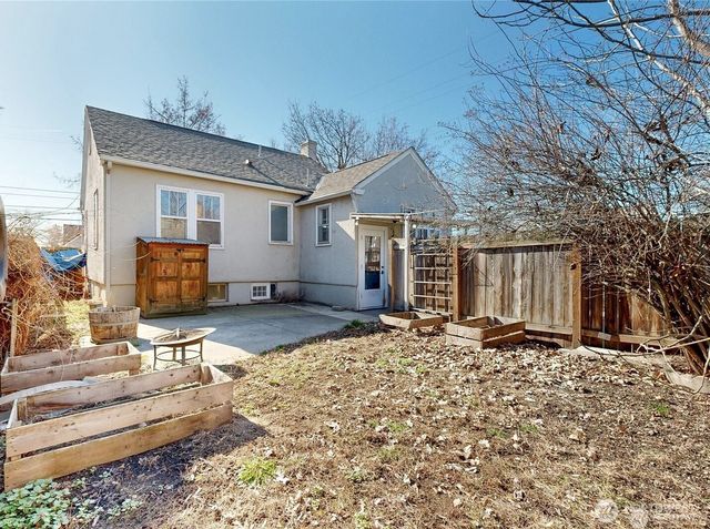 405 SE 8th Street, College Place, WA 99324