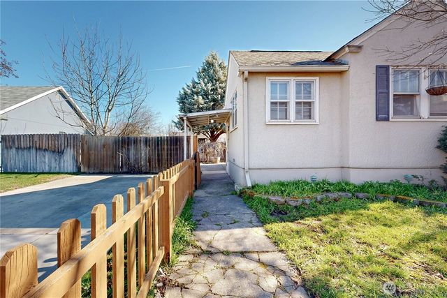 405 SE 8th Street, College Place, WA 99324