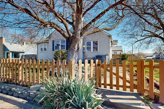 405 SE 8th Street, College Place, WA 99324