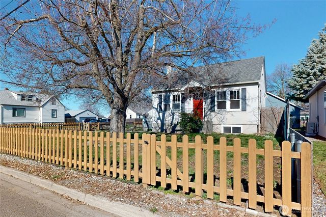 405 SE 8th Street, College Place, WA 99324