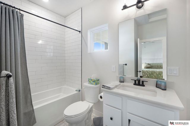 12352 Horizon St., Papillion, NE 68046