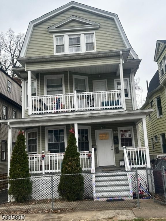 227 Amherst St, East Orange City, NJ 07018