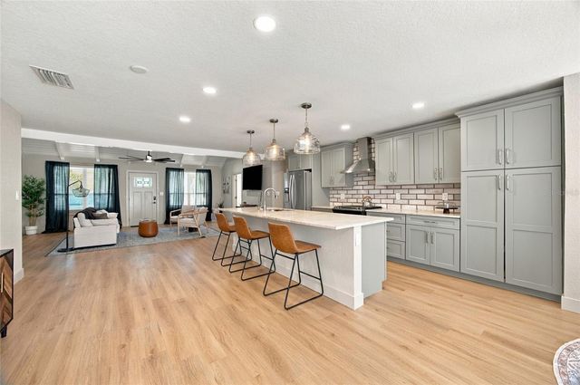 3022 1ST STREET N, St Petersburg, FL 33704
