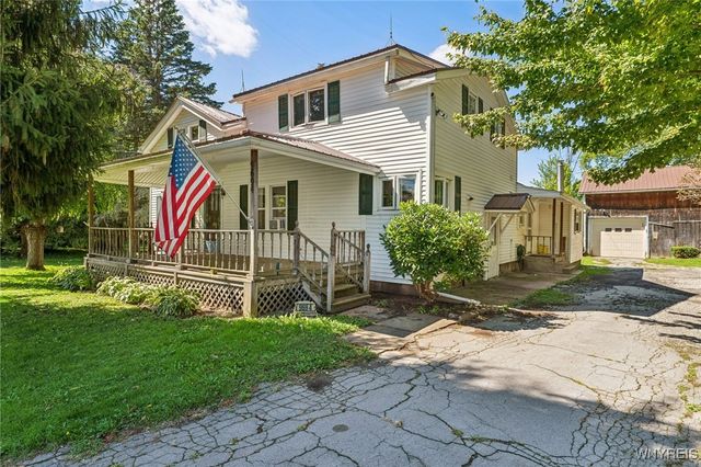 9694 Versailles Road, Evans, NY 14006