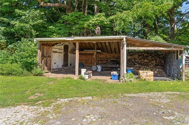 9694 Versailles Road, Evans, NY 14006