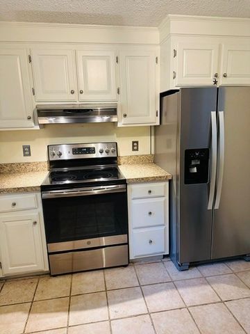 27 Megansett Dr 27, Plymouth, MA 02360