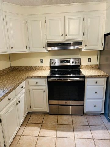 27 Megansett Dr 27, Plymouth, MA 02360