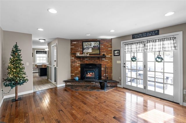 1 Leahy Street, East Providence, RI 02916