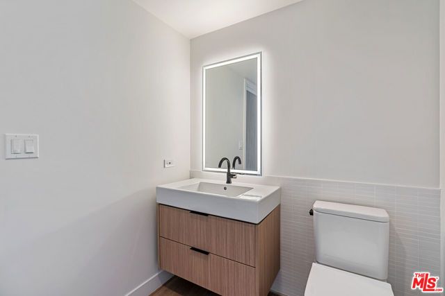 10700 Tabor Street 402, Los Angeles, CA 90034